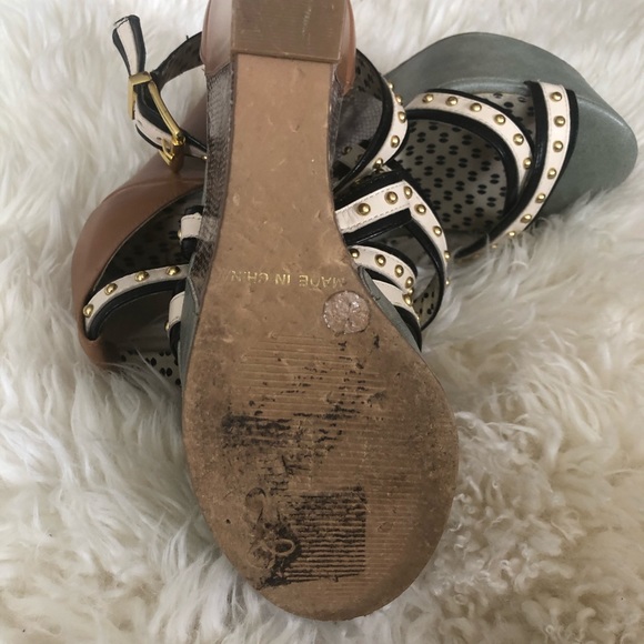 Shoes - Picture 6 of 7